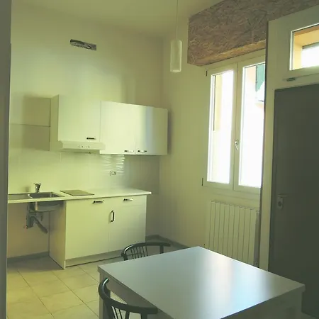 White In Bolognina Apartment *