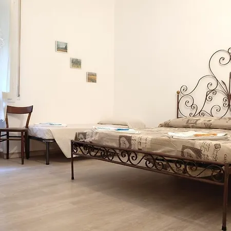 White In Bolognina شقة